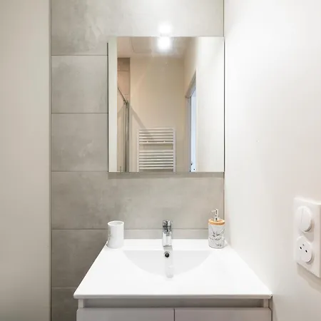 Le Balcon Fleuri - 9 Min Sanctuaires - Rénové&équipé - Calme Sur Cour - 4 Couchages * Lourdes